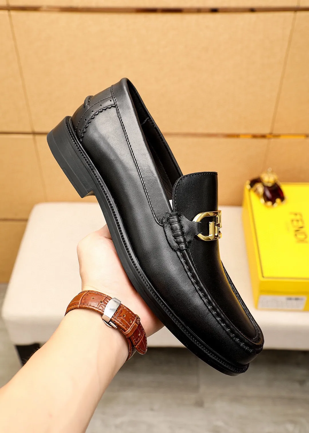 Men's shoes 💰460💰💐 Product trademark: FENDI [Fendi] casual leather shoes Regular size: 38-44 (45🉑️customized) Product materials: Selected imported first-layer cowhide upper + luxury hardware buckle, imported cowhide lining. Strong three-dimensional visual effect, rubber outsole Color: 1⃣️color optional